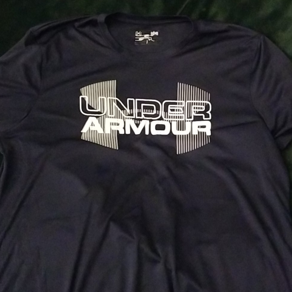Mens light under armour tee